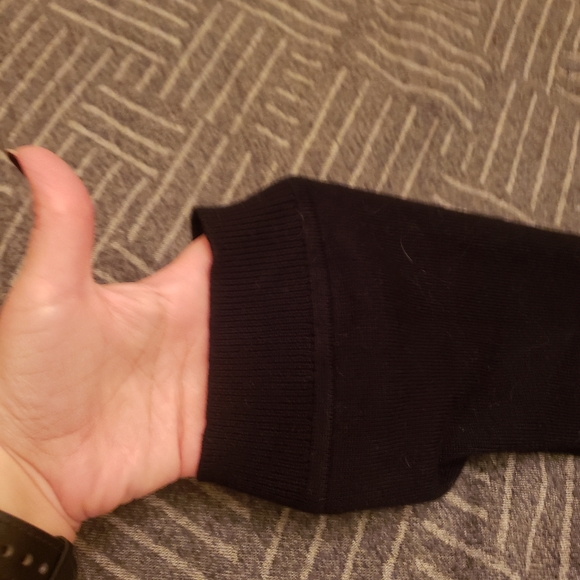 Cable and Gauge lightweight black sweater, size L - Picture 5 of 5